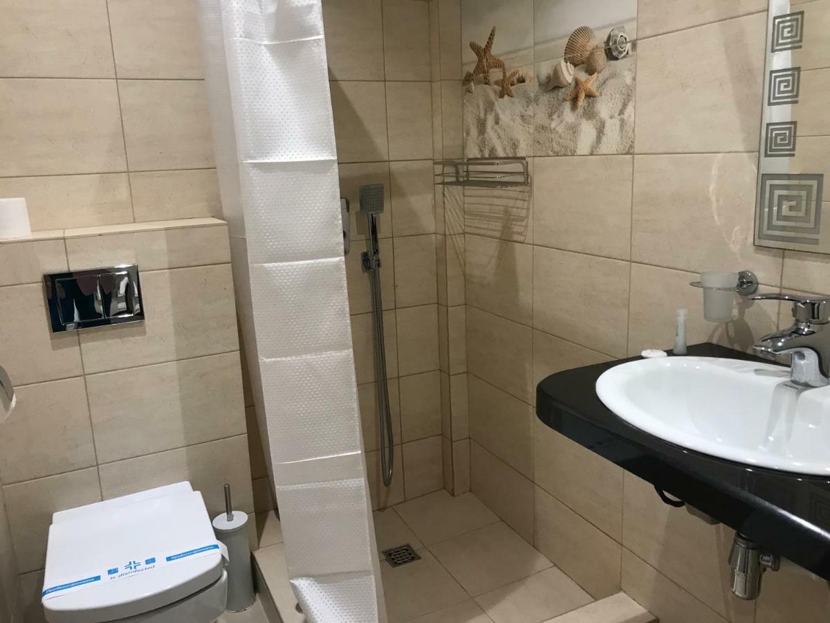 Золотий Лев Hotel Zatoka Ngoại thất bức ảnh