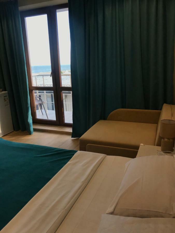 Золотий Лев Hotel Zatoka Ngoại thất bức ảnh