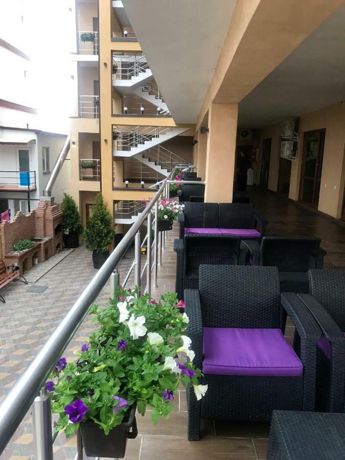 Золотий Лев Hotel Zatoka Ngoại thất bức ảnh