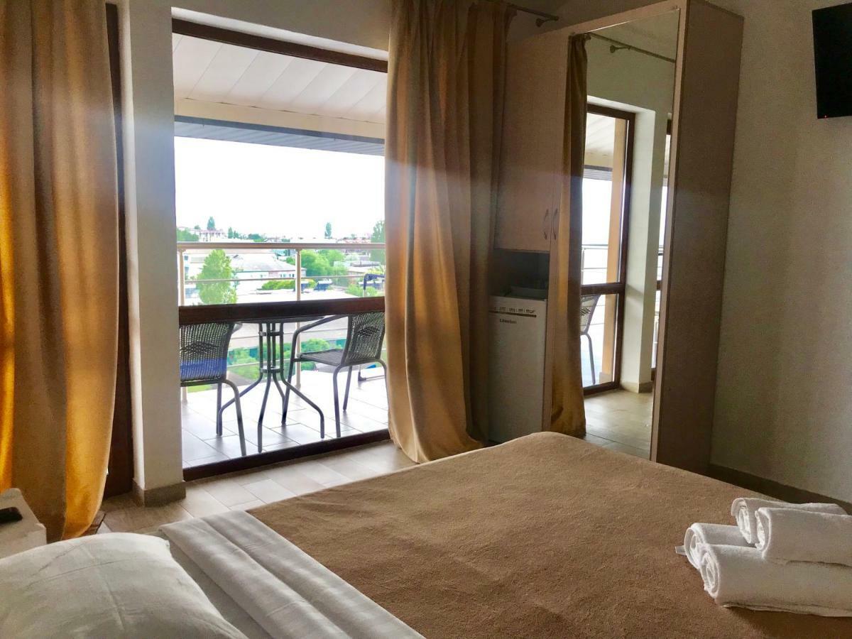 Золотий Лев Hotel Zatoka Ngoại thất bức ảnh