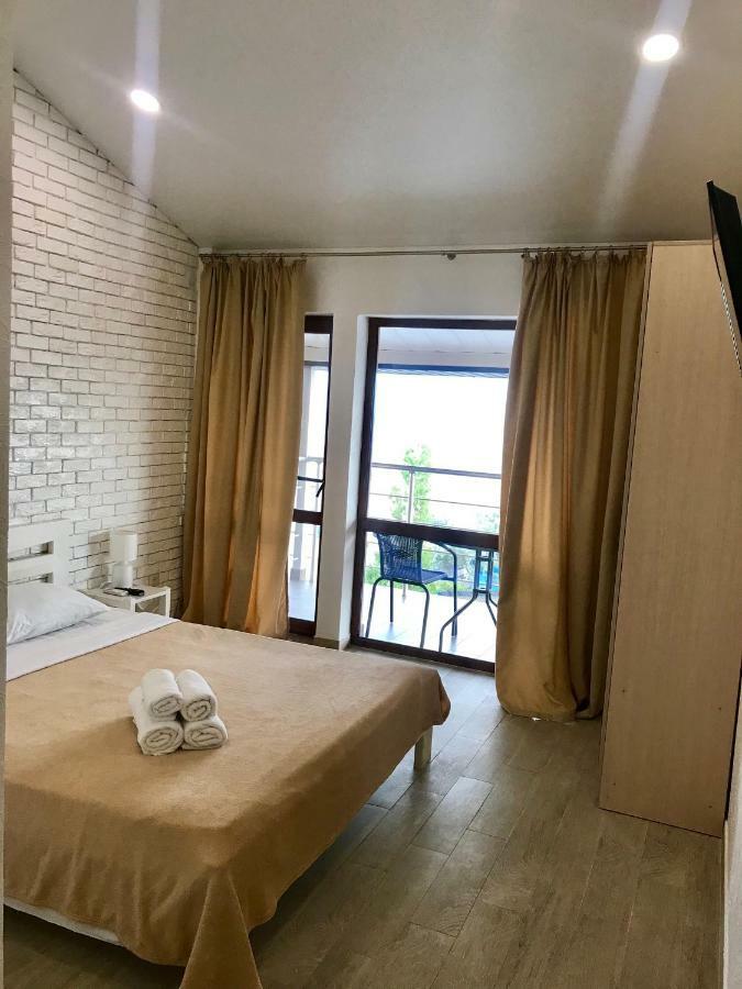 Золотий Лев Hotel Zatoka Ngoại thất bức ảnh
