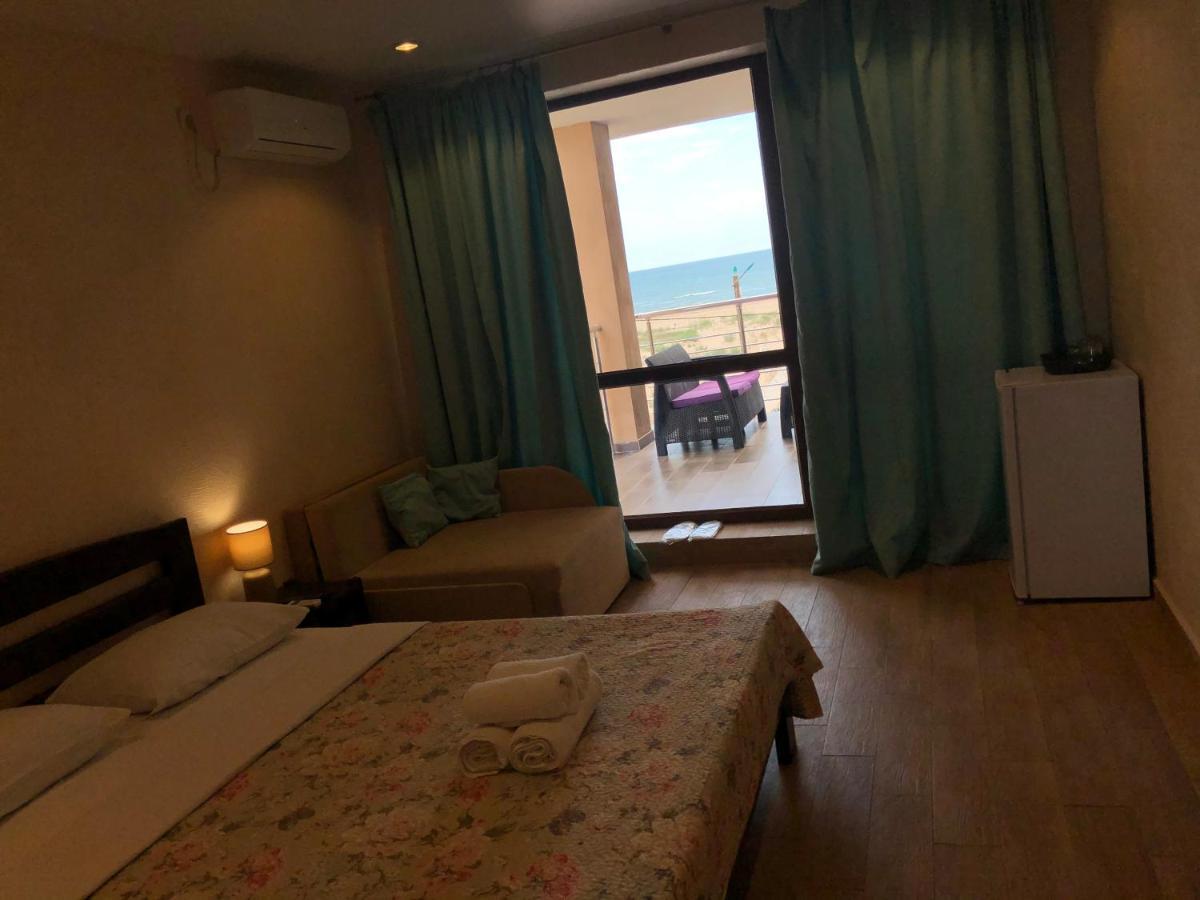 Золотий Лев Hotel Zatoka Ngoại thất bức ảnh